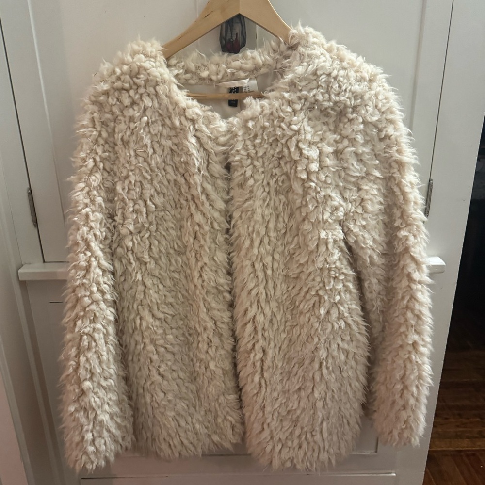 Shirpa fur jacket. Size L light cream